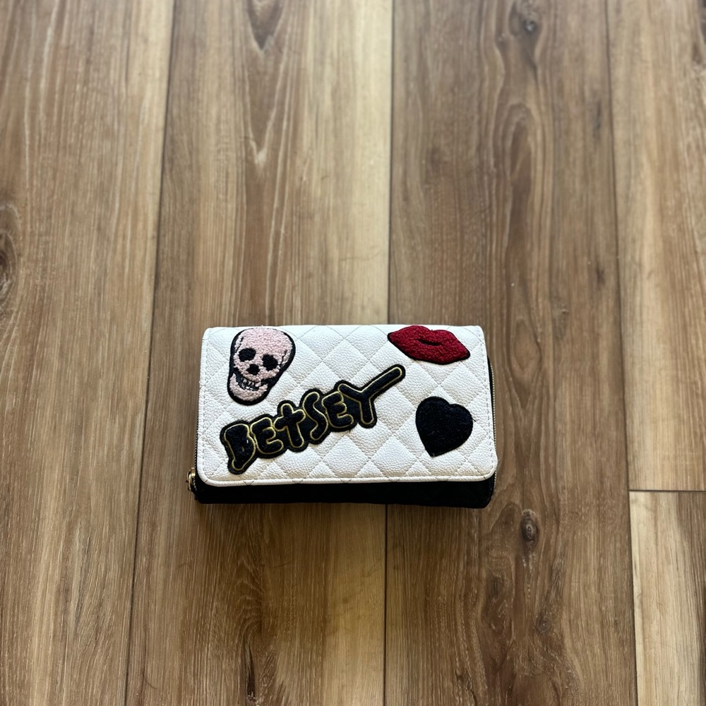 Betsey Johnson White crossbody Quilted Wallet bag purse